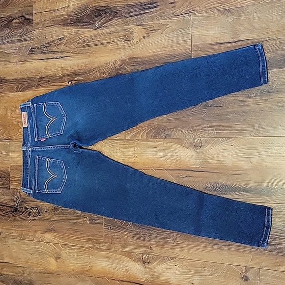 Levi's - Picture 4 of 7